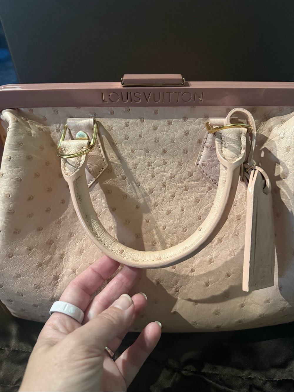 Louis Vuitton Pink Speedy Ostrich-Textured Top Handle Bag. Incredibly rare. - Picture 7 of 15